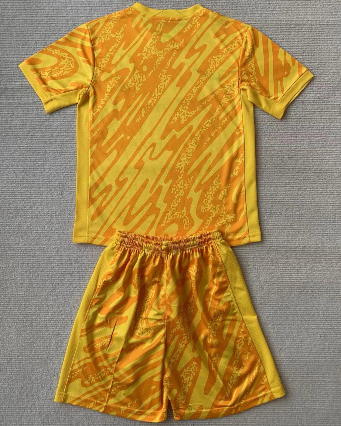 Kid Tottenham Hotspur 2024/25 Goalkeeper Yellow Jersey Kit