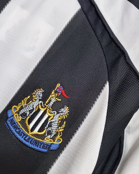 Newcastle United 2005/06 Home Soccer Jersey